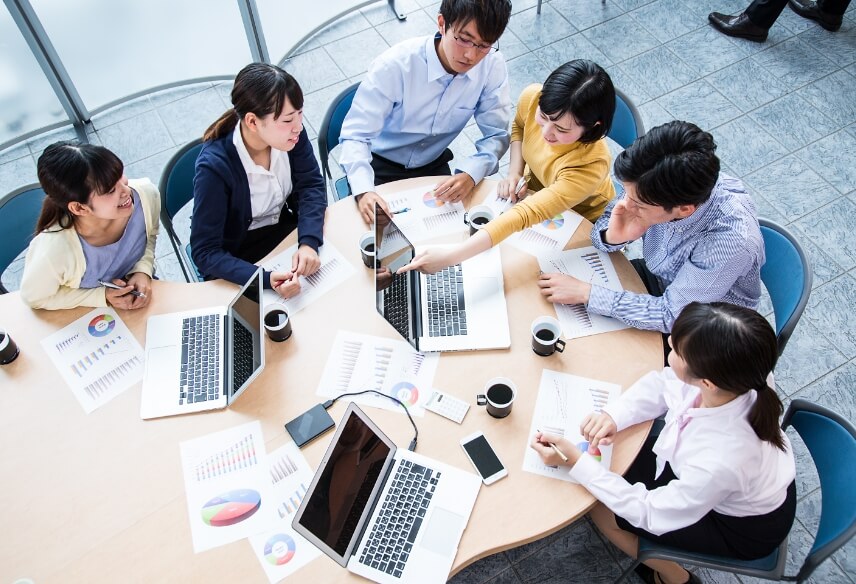 製造業サイトを熟知した  経験豊富な  ディレクター  が制作を対応します