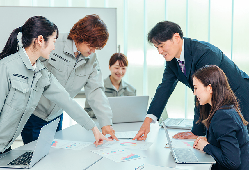 外壁塗装業サイトを熟知した  経験豊富な  ディレクター  が制作を対応します