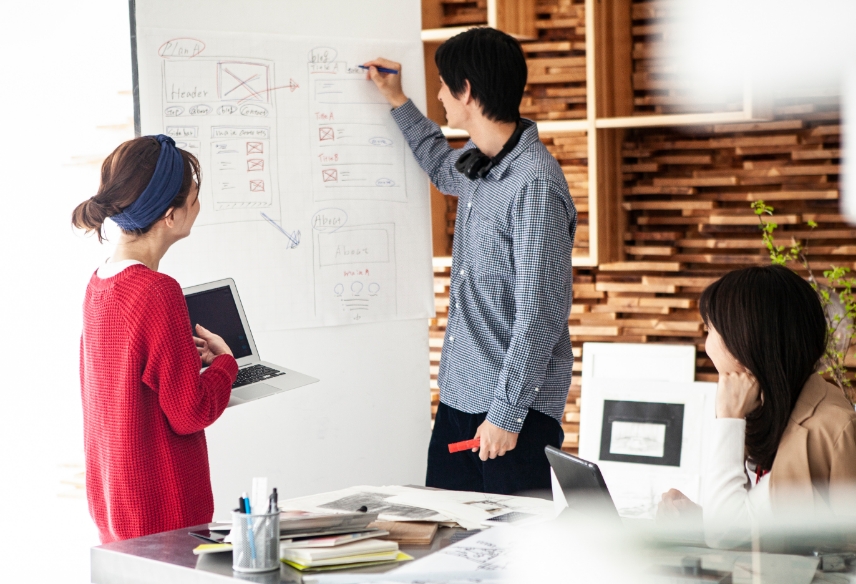 不動産業界サイトを熟知した  経験豊富な  ディレクター  が制作を対応します